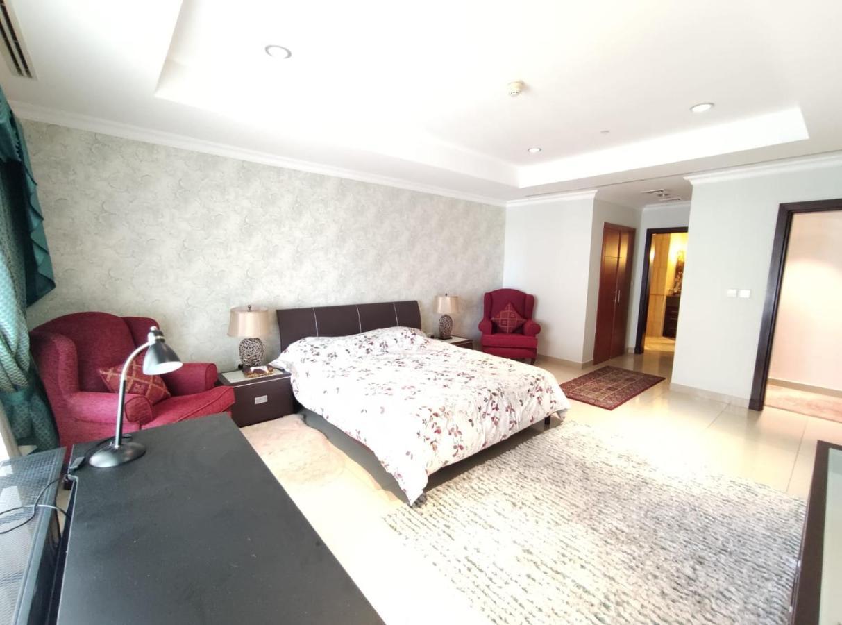 Al Malki Tower At Pearl Qatar *
