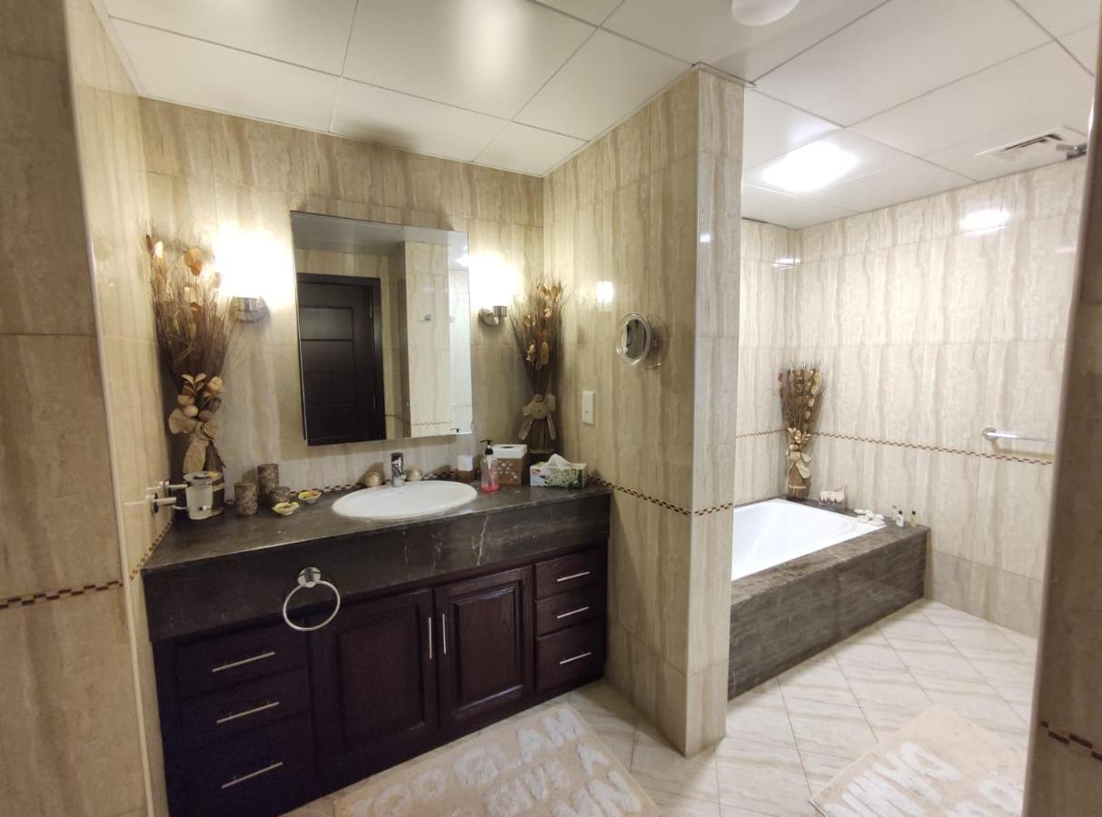Apartment Al Malki Tower At Pearl Qatar *