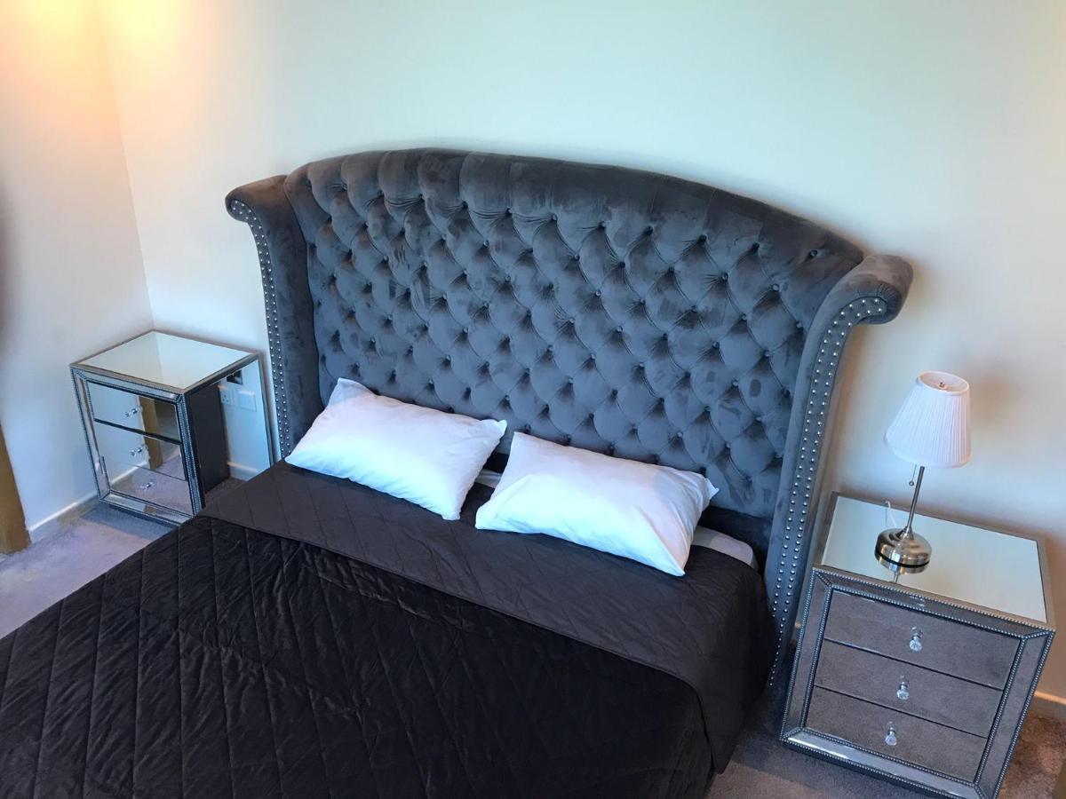 Lovely 2 Bed Apt On 24 Floor In Zig Zag Tower Apartment