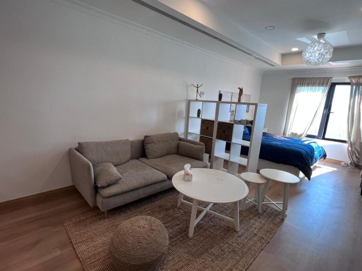 Marina View, Sunlit Studio In The Pearl Apartment Doha