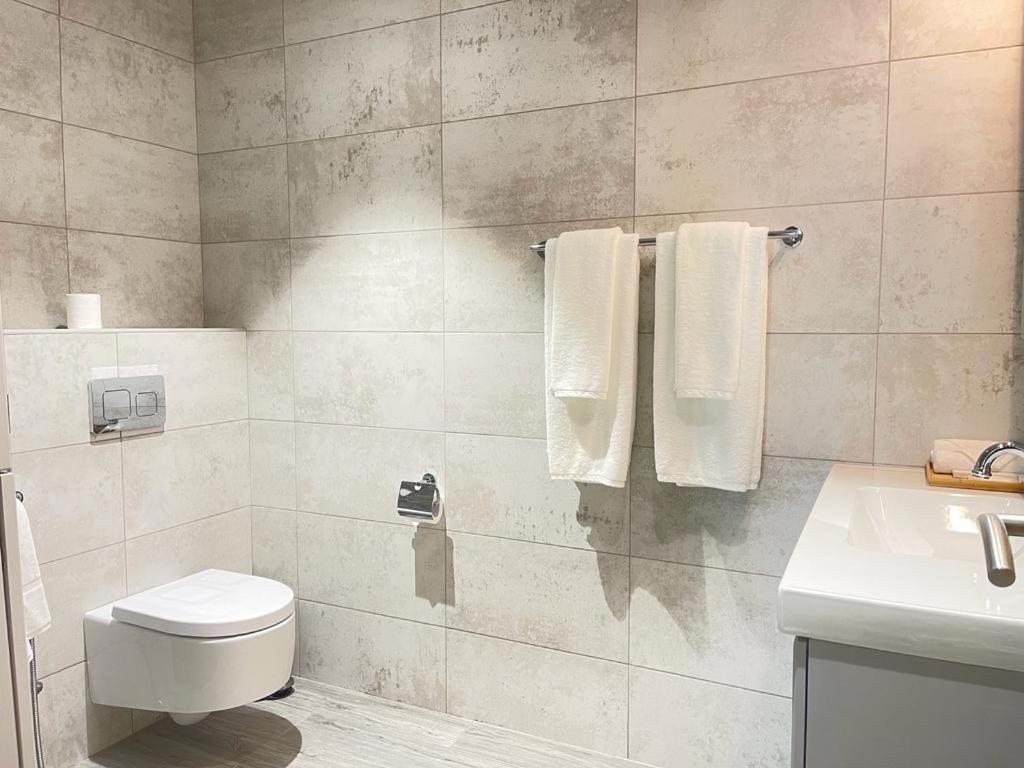 Almanzil & Suites Apartment Doha