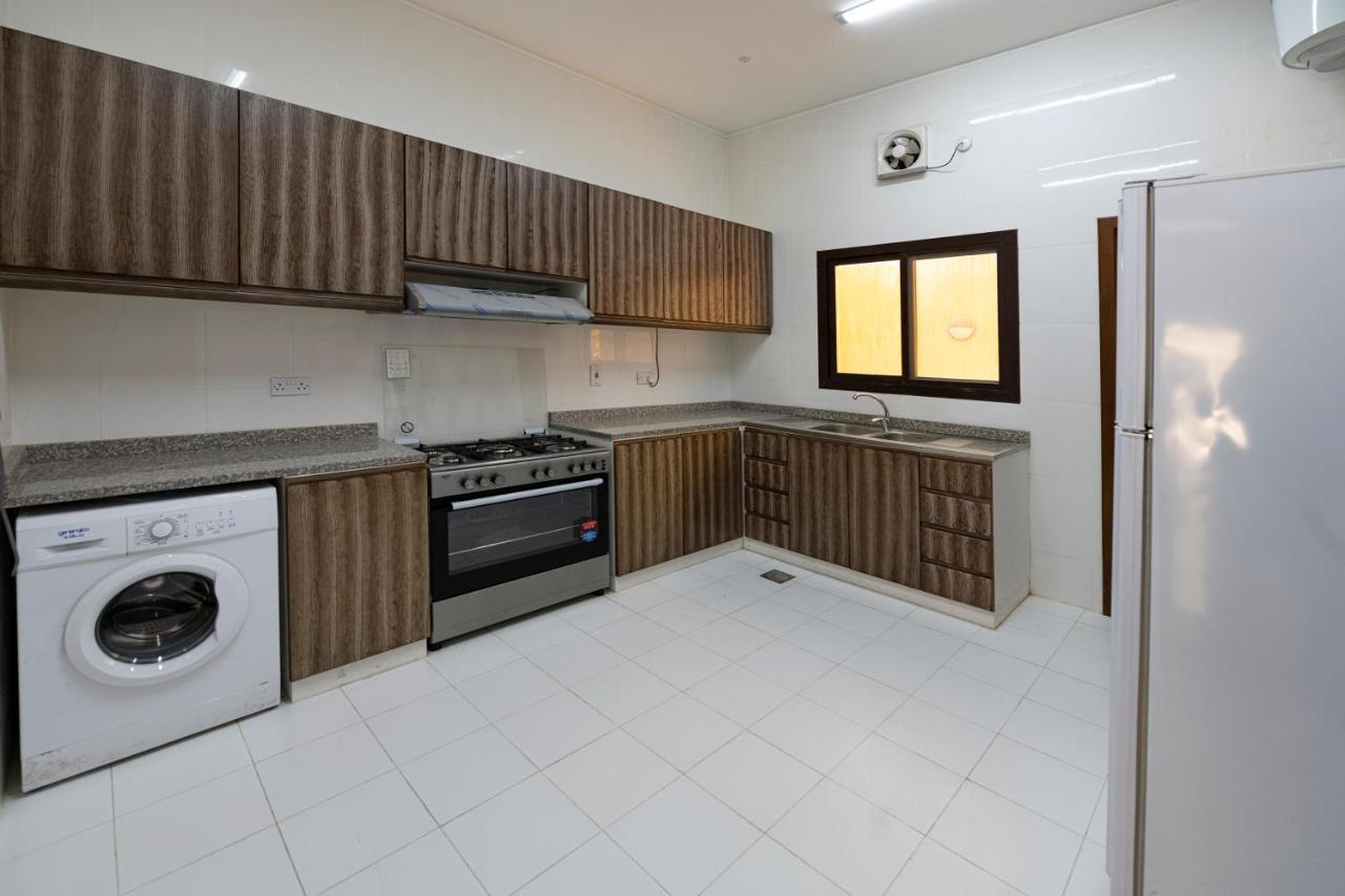 Furnished 5 Bedroom Located In The Heart Of With Shared Facilities Rumah tetamu Doha