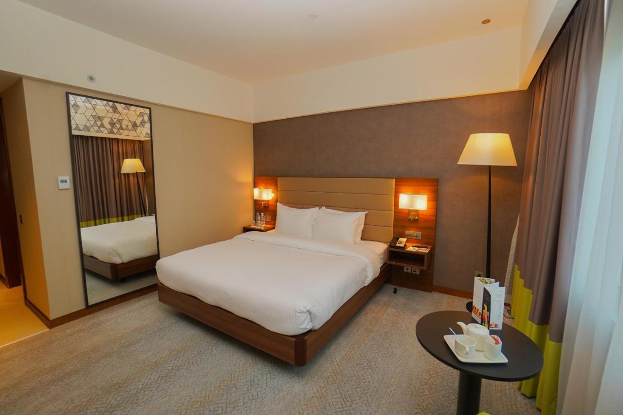 The Grand Lux Khách sạn 5*