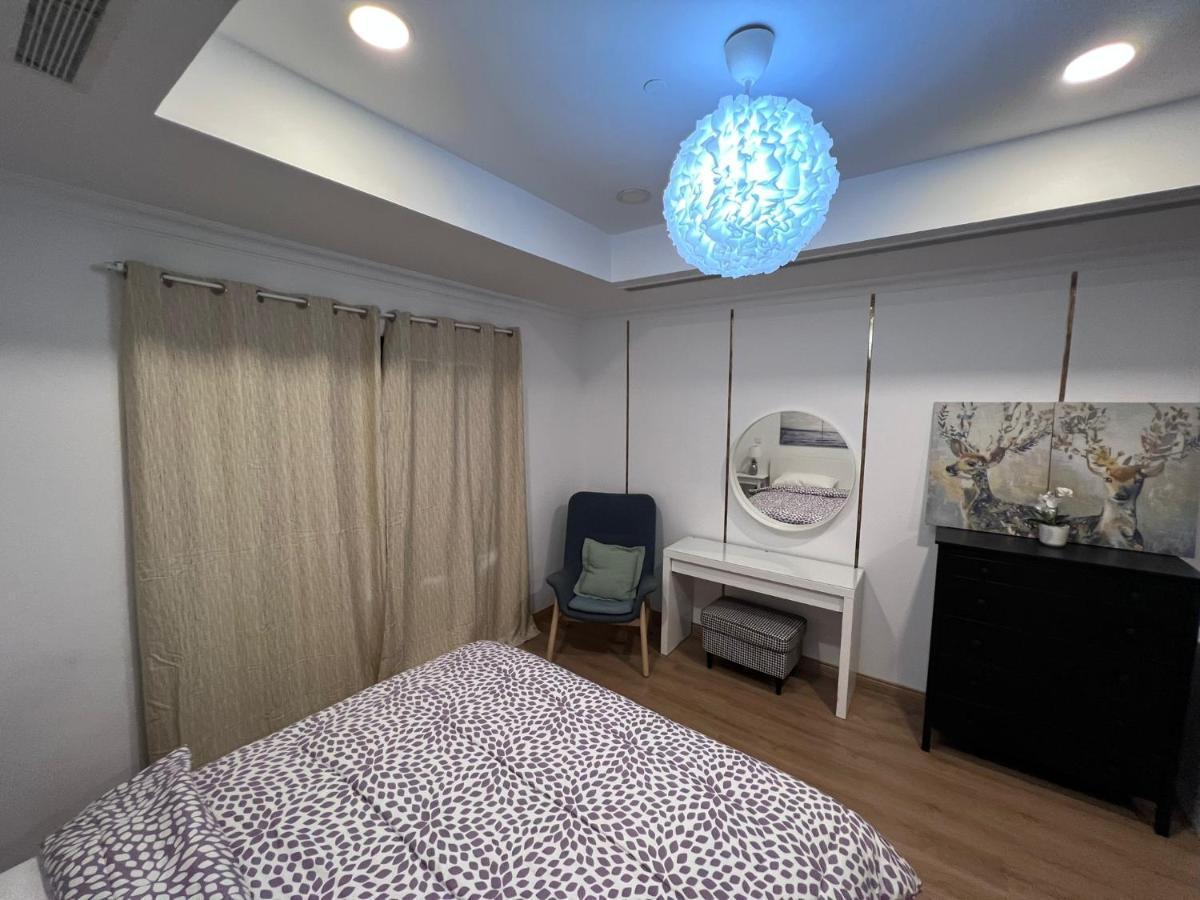 Marina View, Sunlit Studio In The Pearl