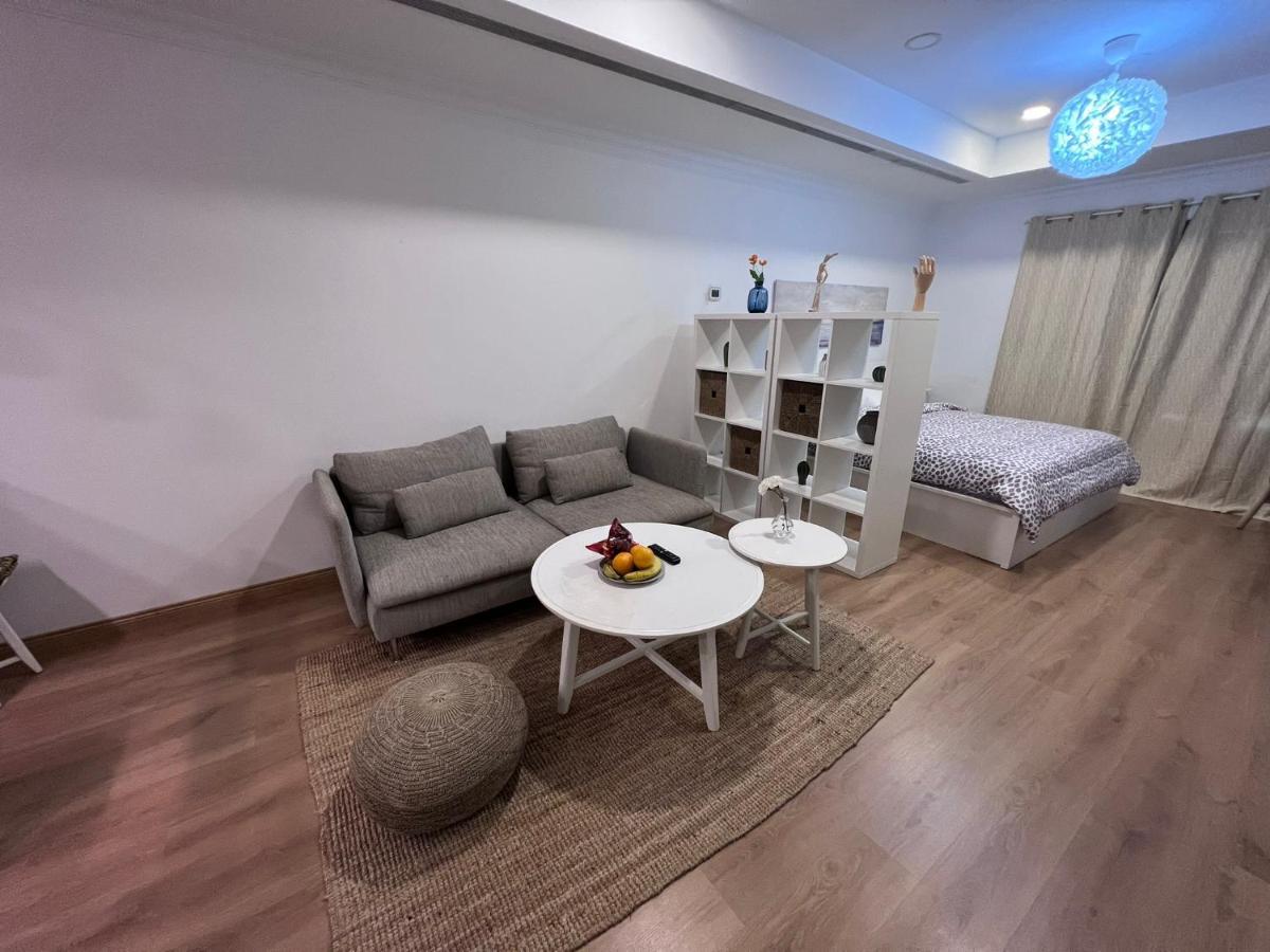 Marina View, Sunlit Studio In The Pearl Apartment Doha