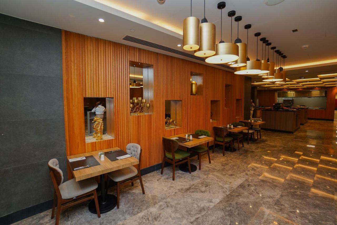 Khách sạn The Grand Lux