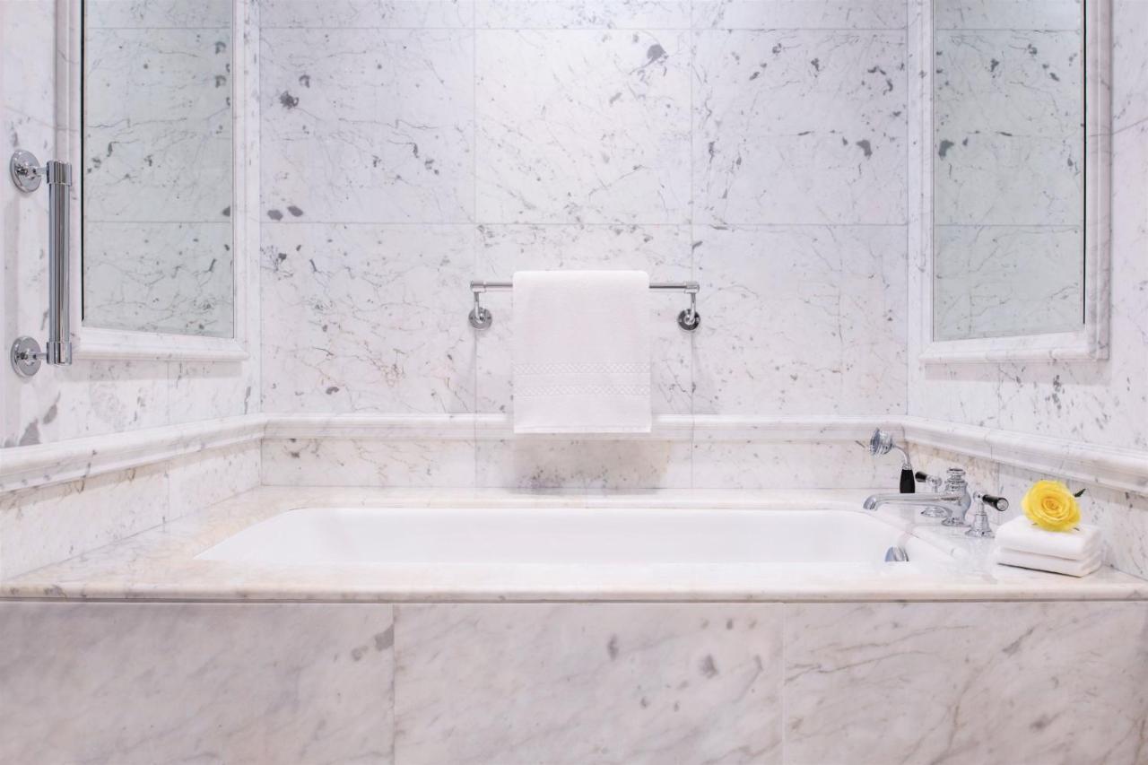 The Ritz-carlton,
