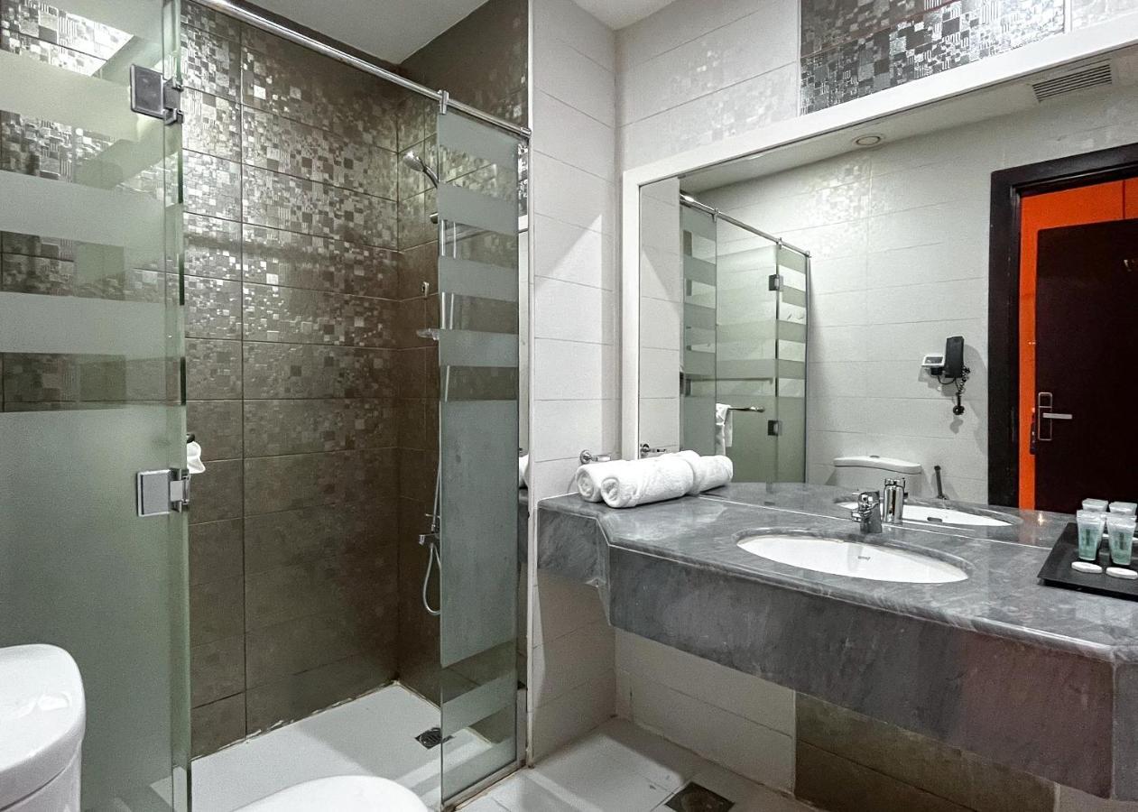 Al Mansour Plaza Hotel 4*
