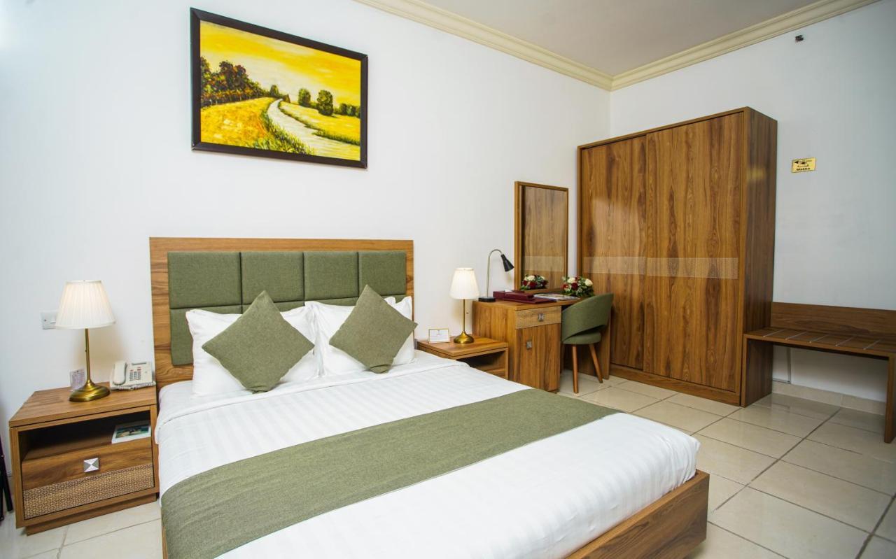 Hotel La Palace 2*
