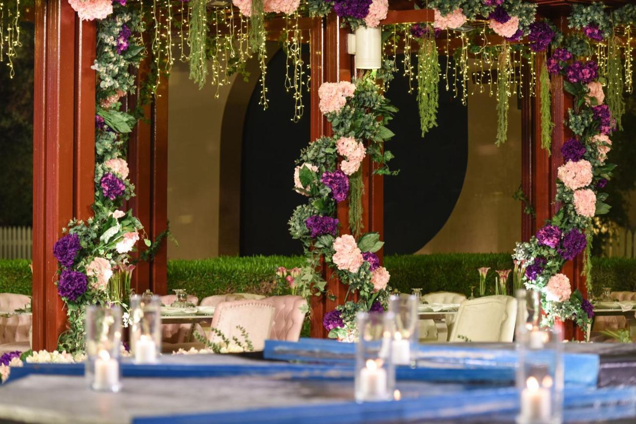 The Ritz-carlton,