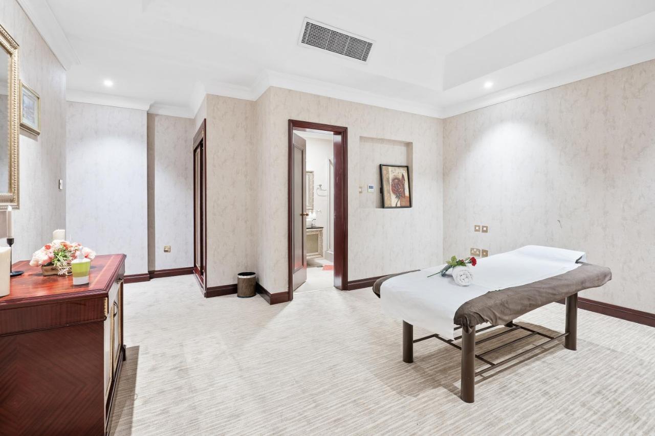 Hotel Chairmen