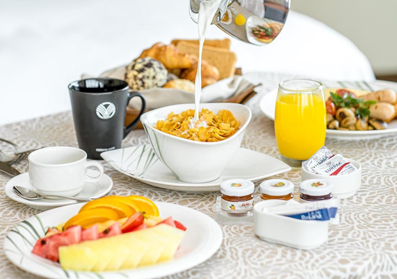 Khách sạn Centre Rotana 5*