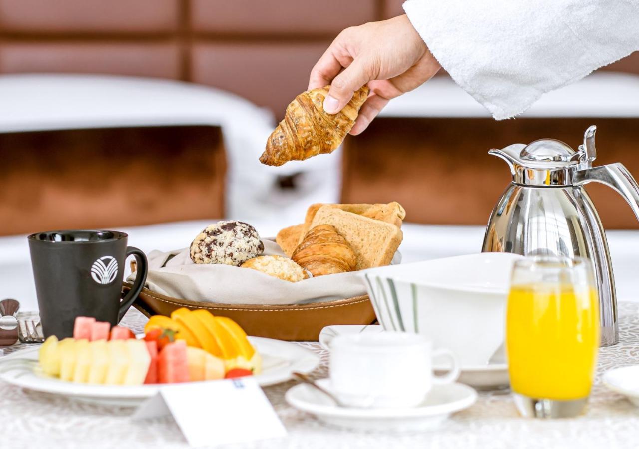Centre Rotana Khách sạn