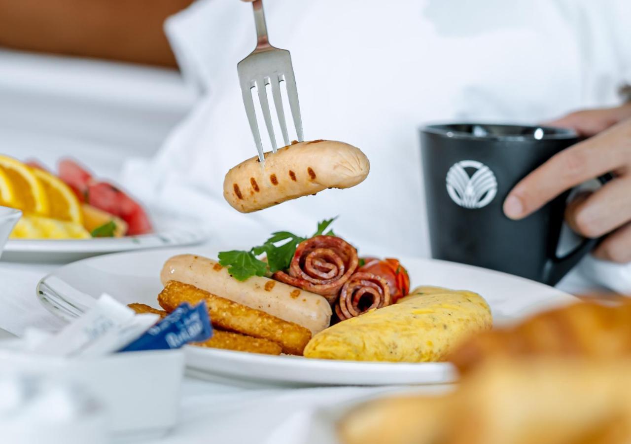 Centre Rotana Khách sạn
