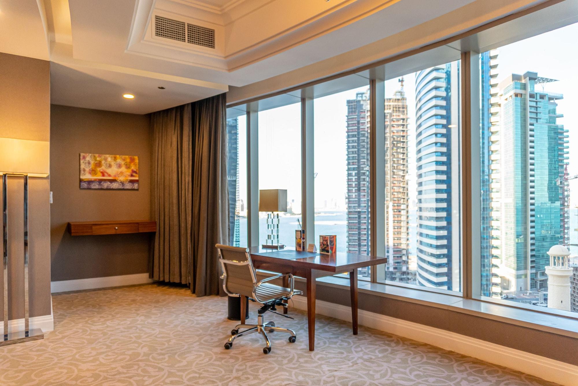 Hotel Plaza West Bay 5*