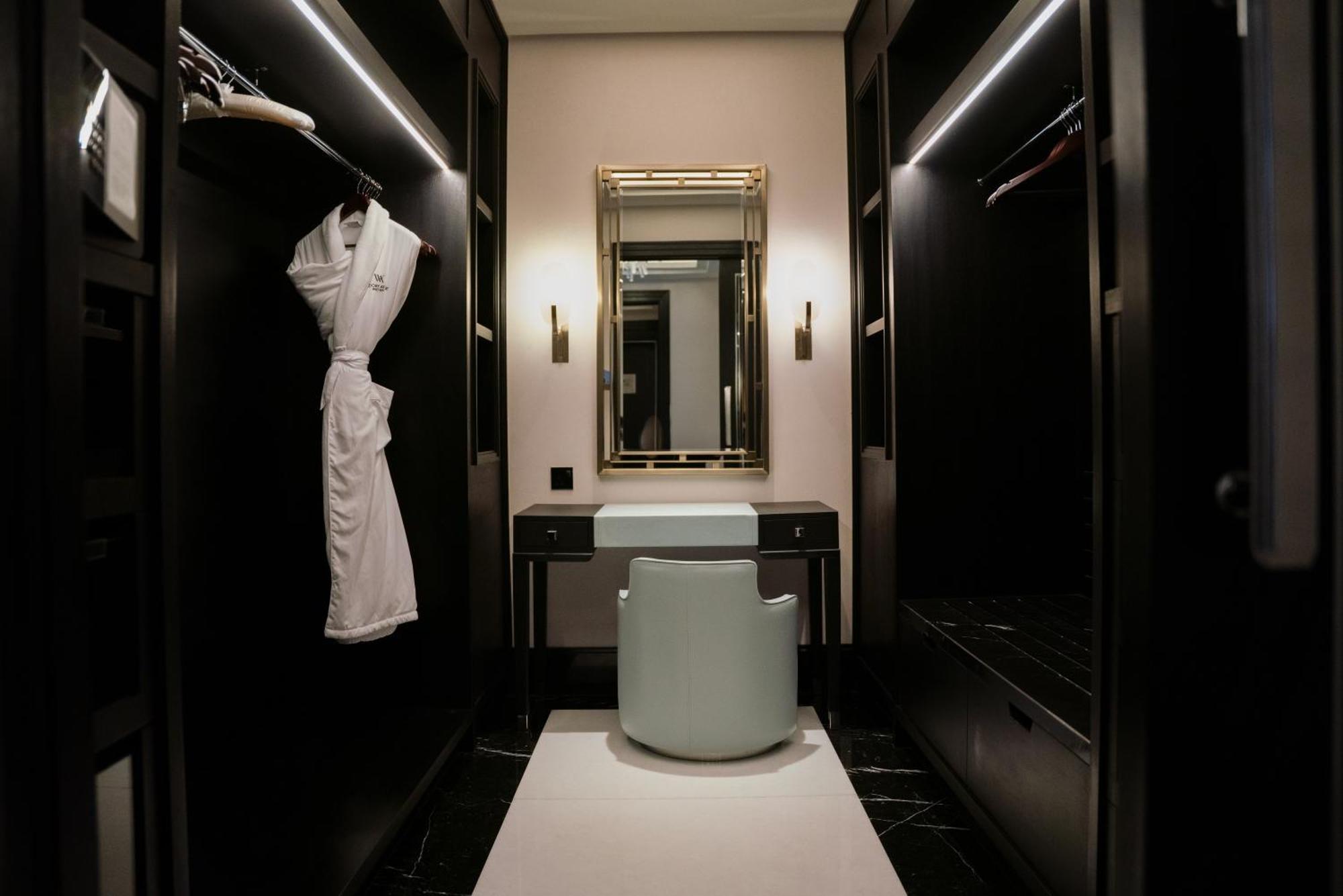 Waldorf Astoria West Bay Hotel
