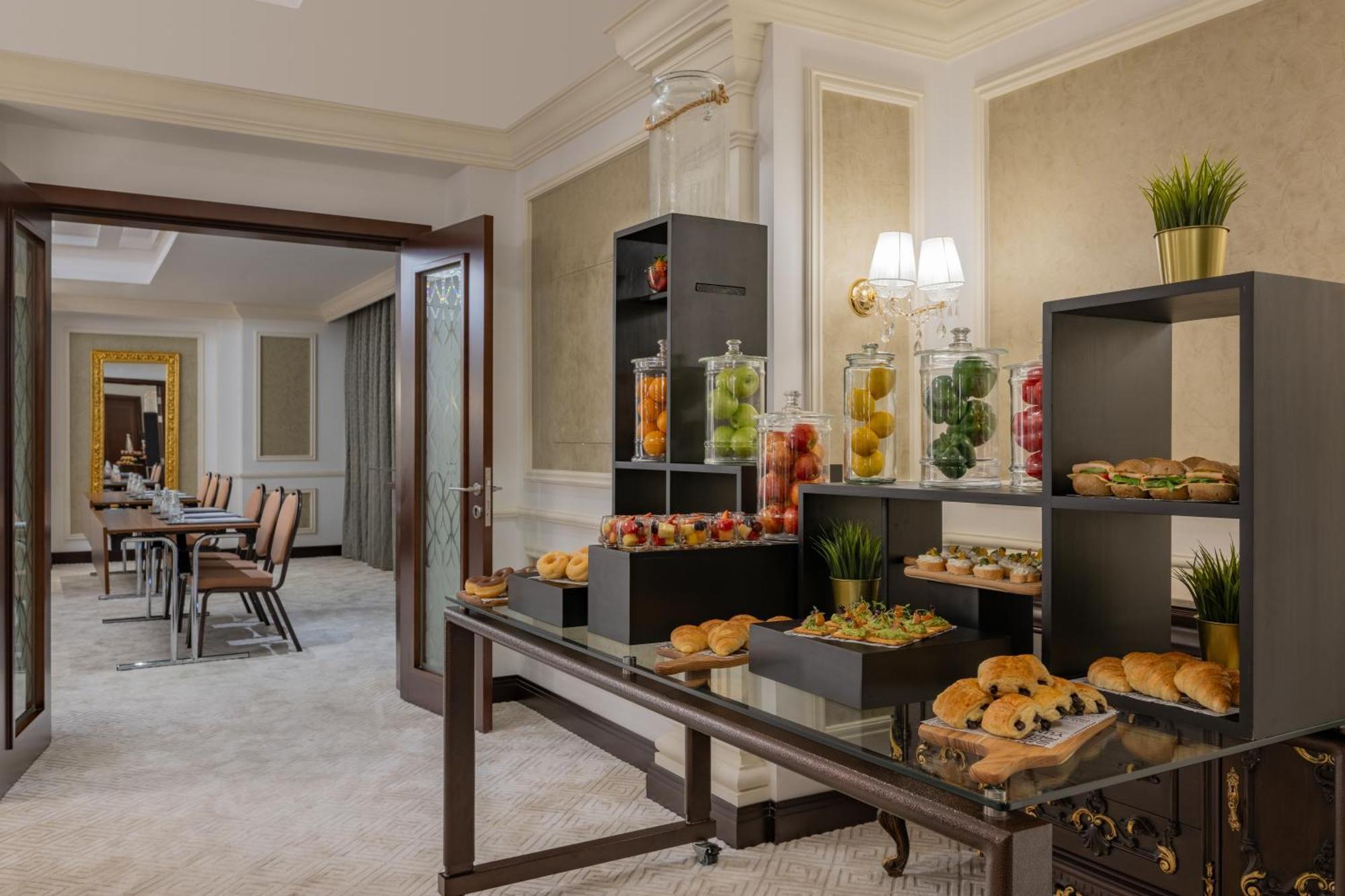 Riviera Rayhaan By Rotana Hotel 4*