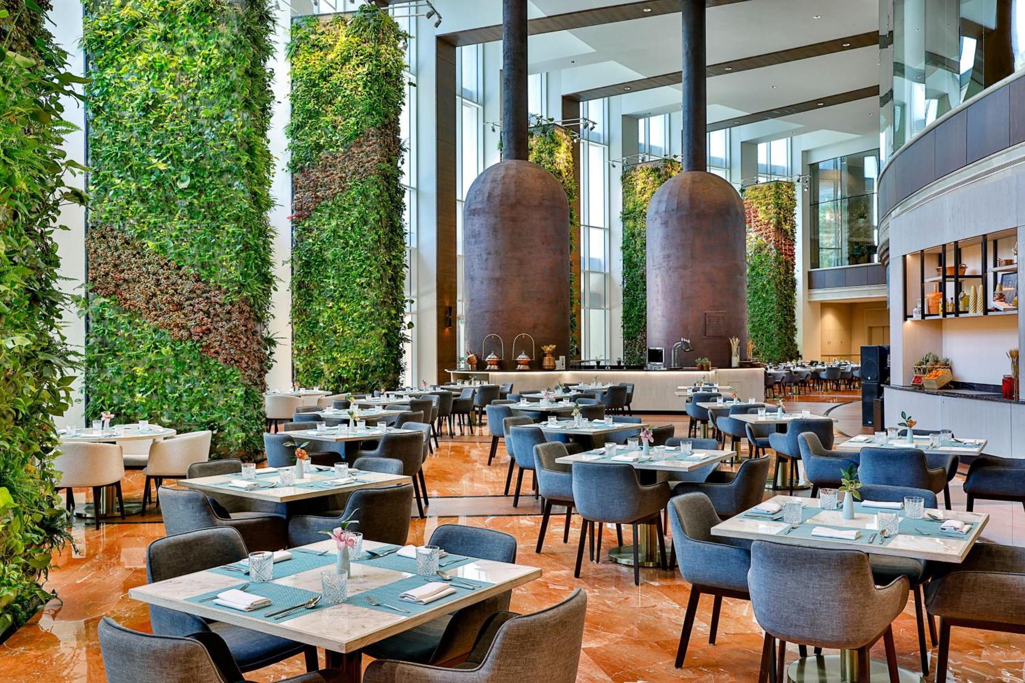 Hotel The Ritz-carlton, 5*