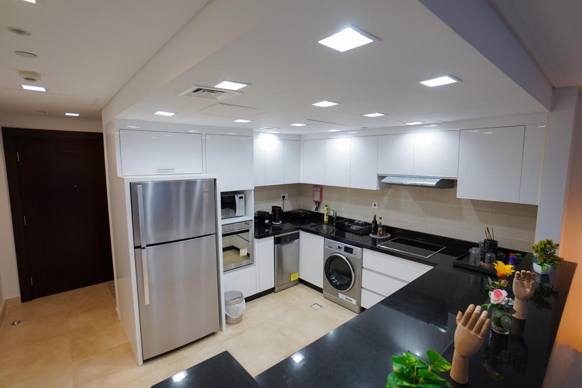 Apartment Luxury By The Sea With Amazing Amenities At Pearl Qatar
