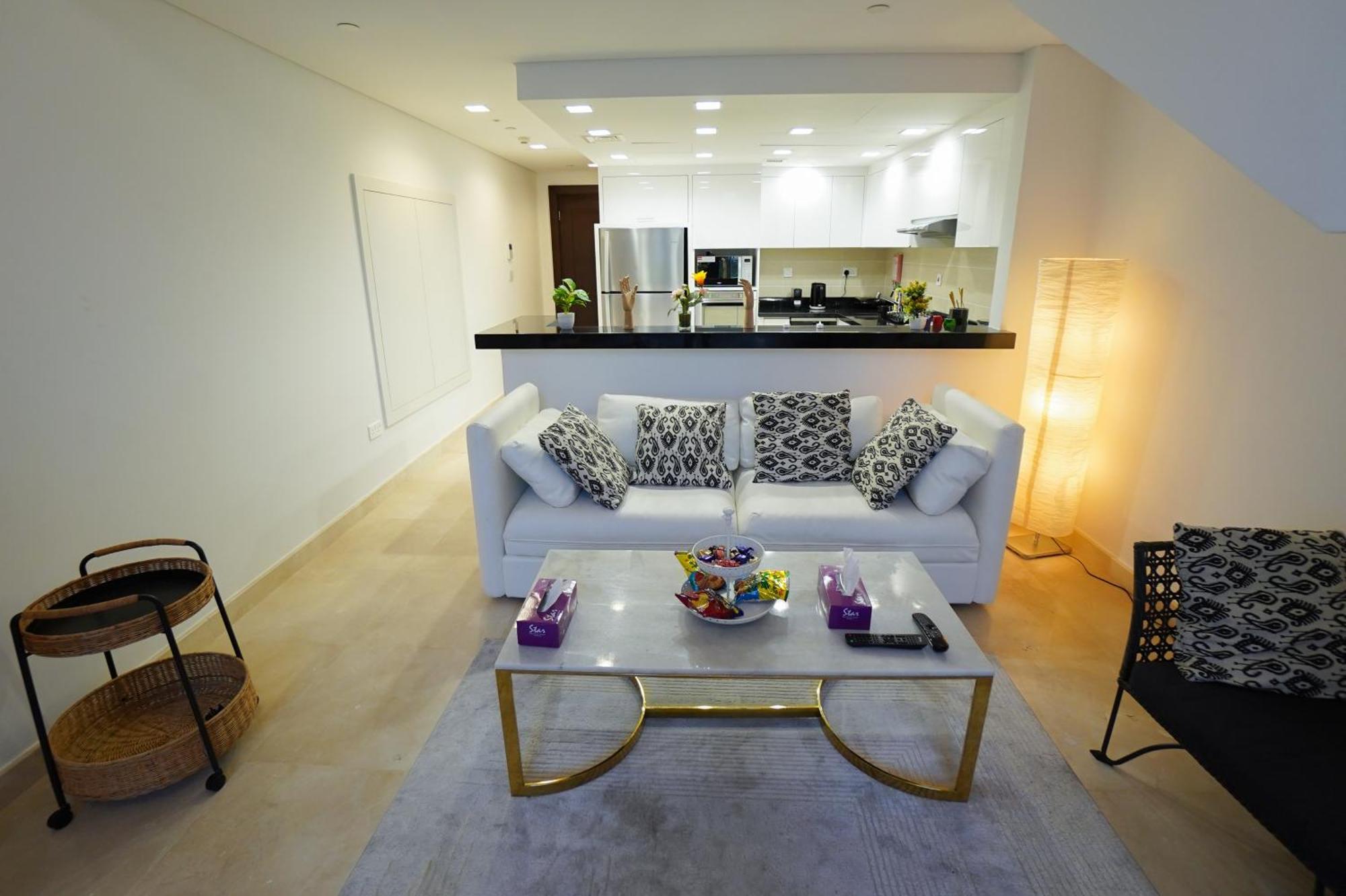 Luxury By The Sea With Amazing Amenities At Pearl Qatar Apartment *