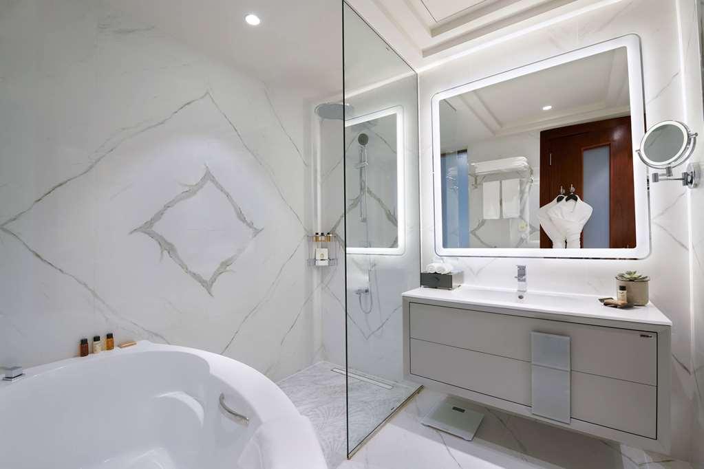 Wyndham Grand West Bay 3* Doha