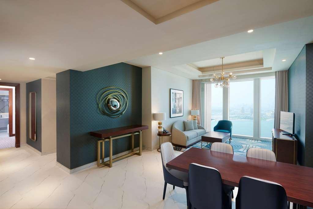 Wyndham Grand West Bay Hotel 3*