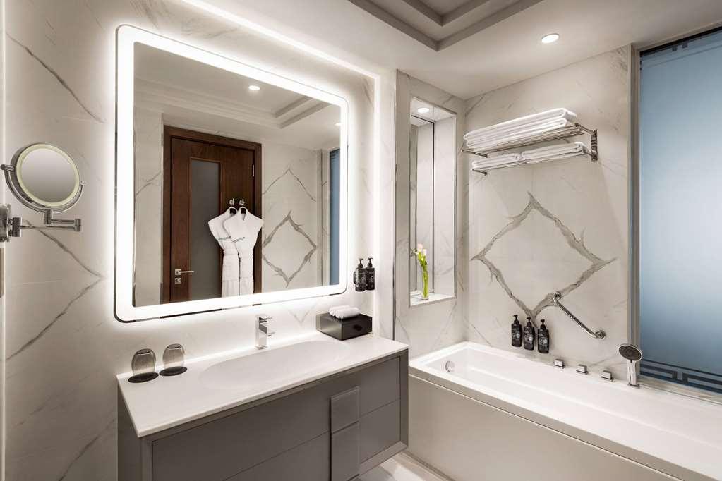 Wyndham Grand West Bay 3* Doha