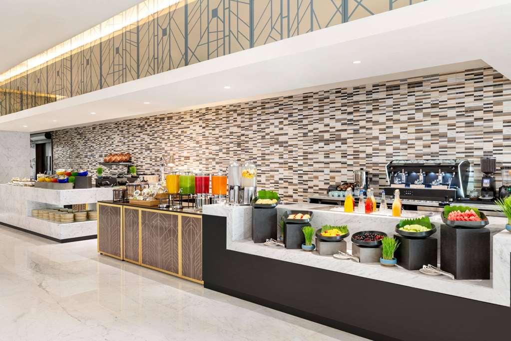 Wyndham Grand West Bay 3* Doha