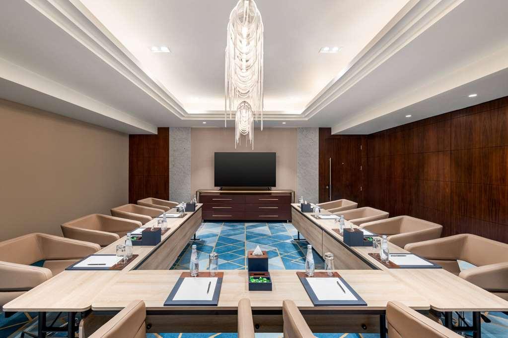 Wyndham Grand West Bay 3* Doha