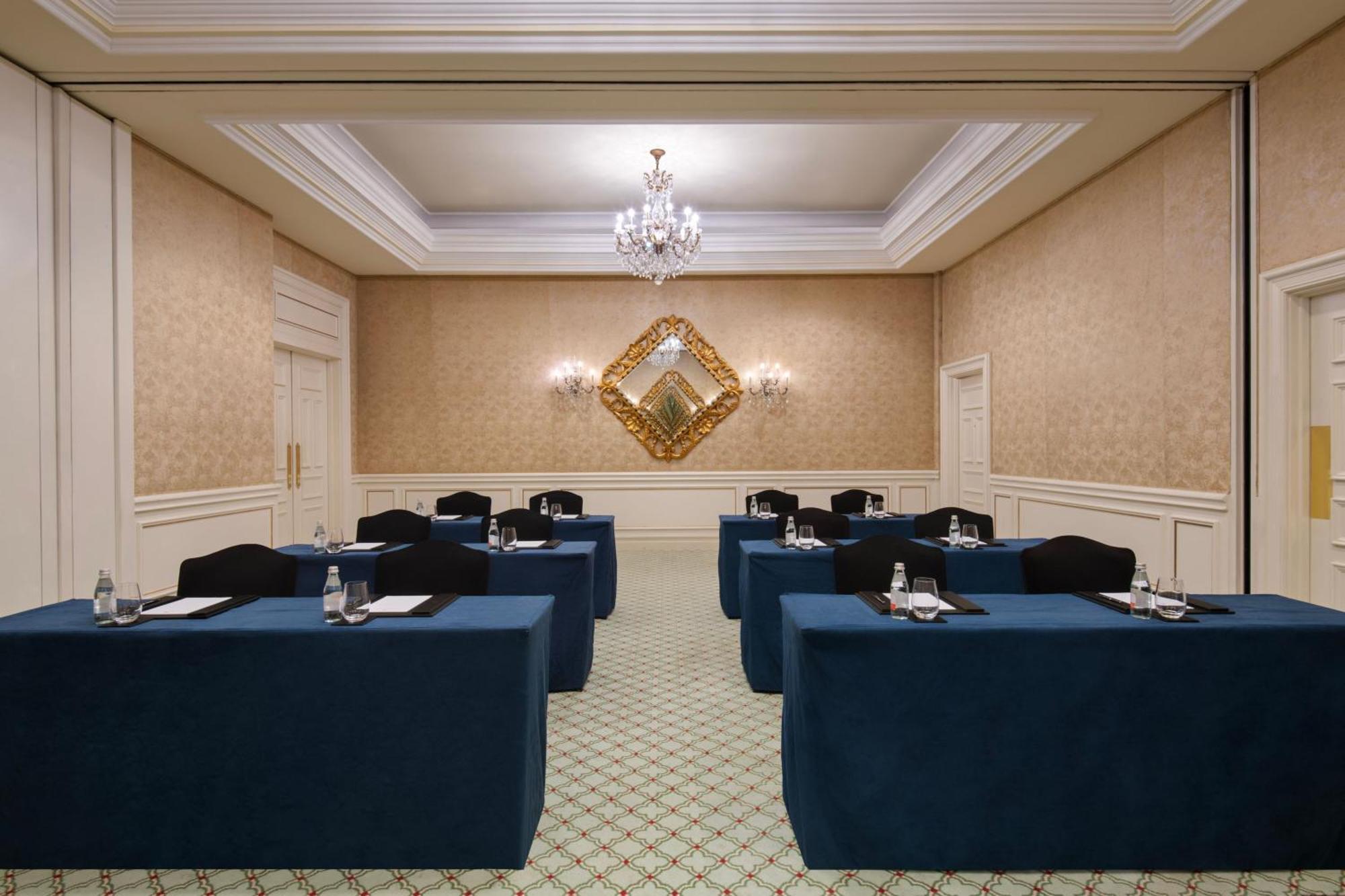 The Ritz-carlton,