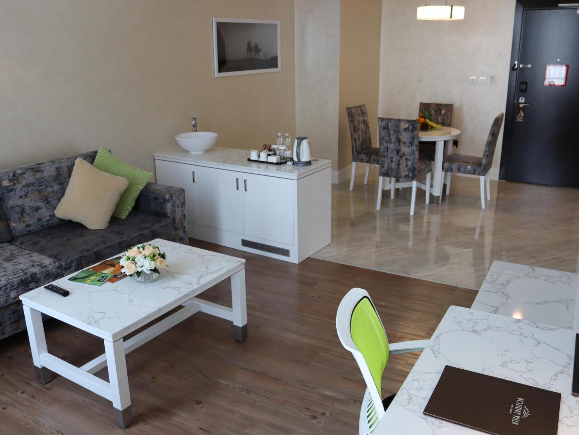 Aparthotel & Centre 4*
