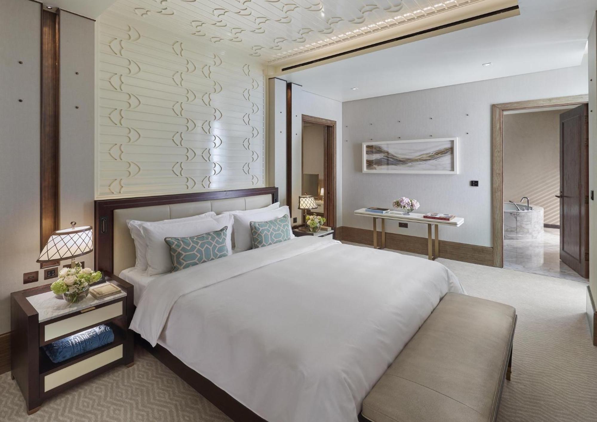 Mandarin Oriental, Hotel