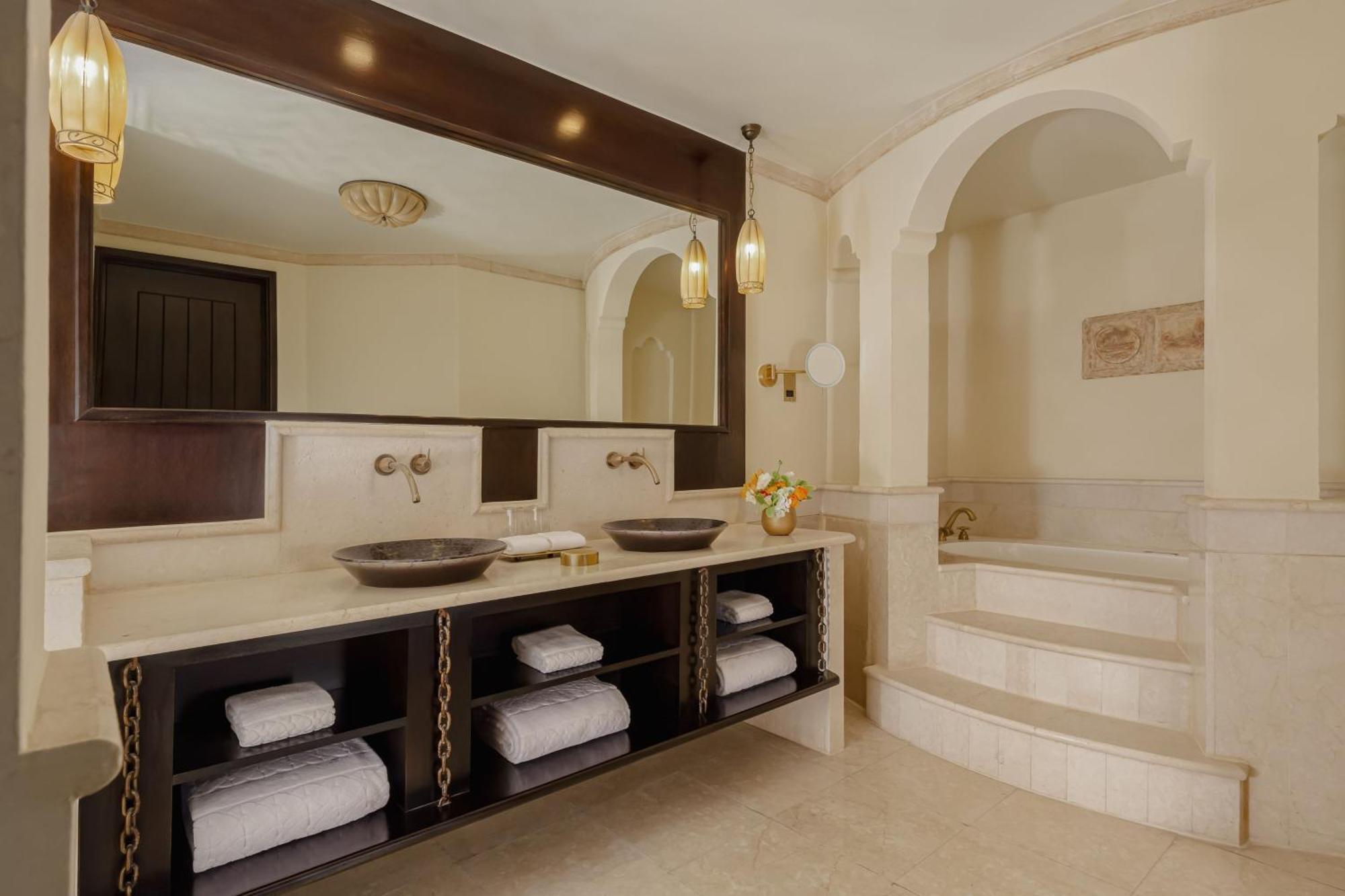 Sharq Village & Spa, A Ritz-carlton Resort 5*