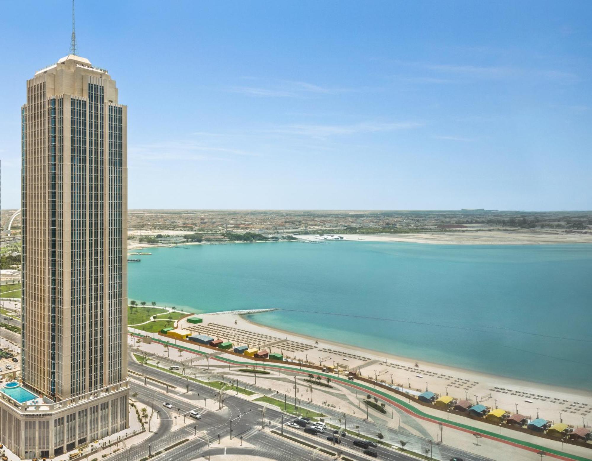 Wyndham Grand West Bay Hotel 5*