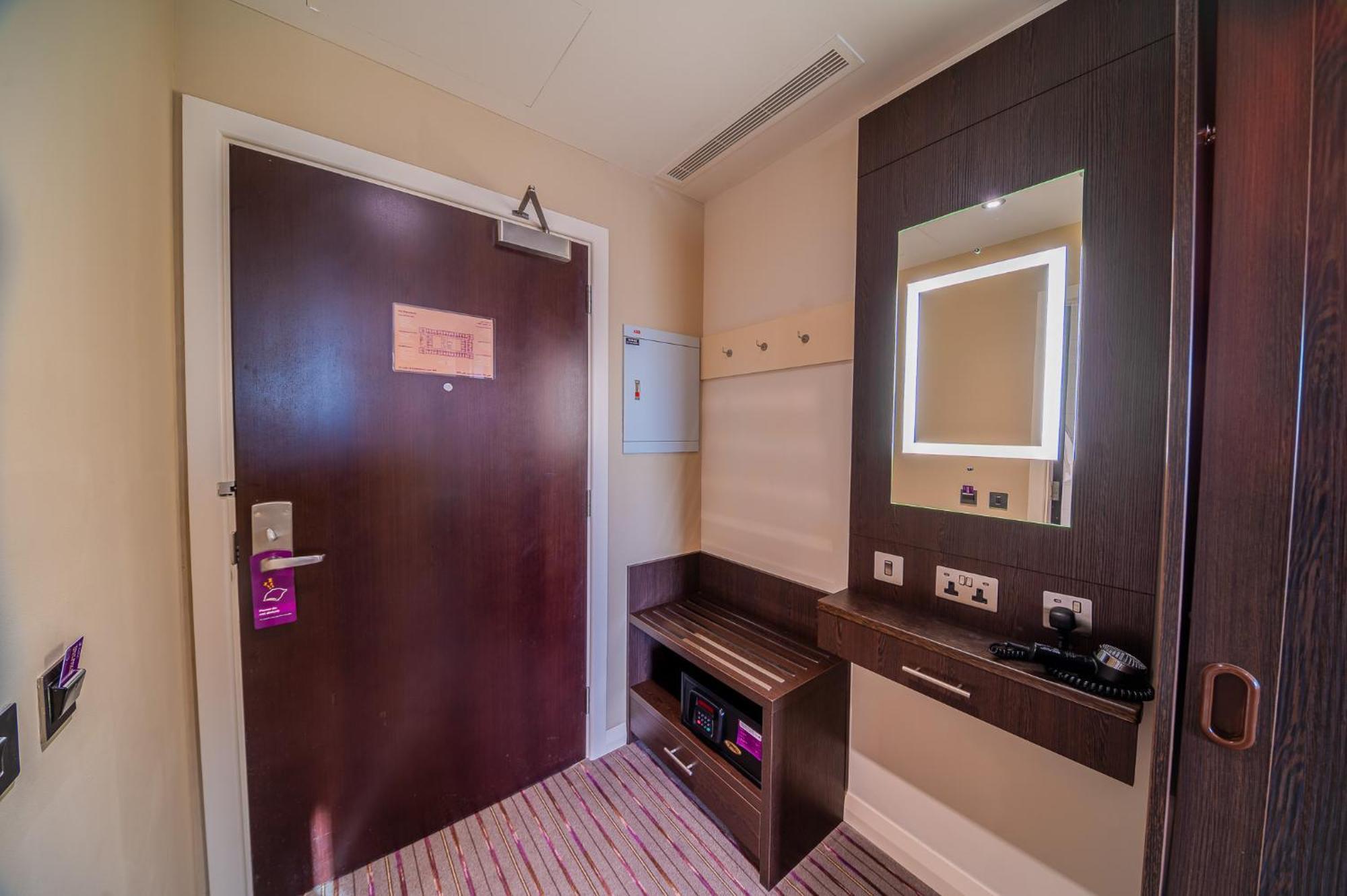 Hotel Premier Doha Education