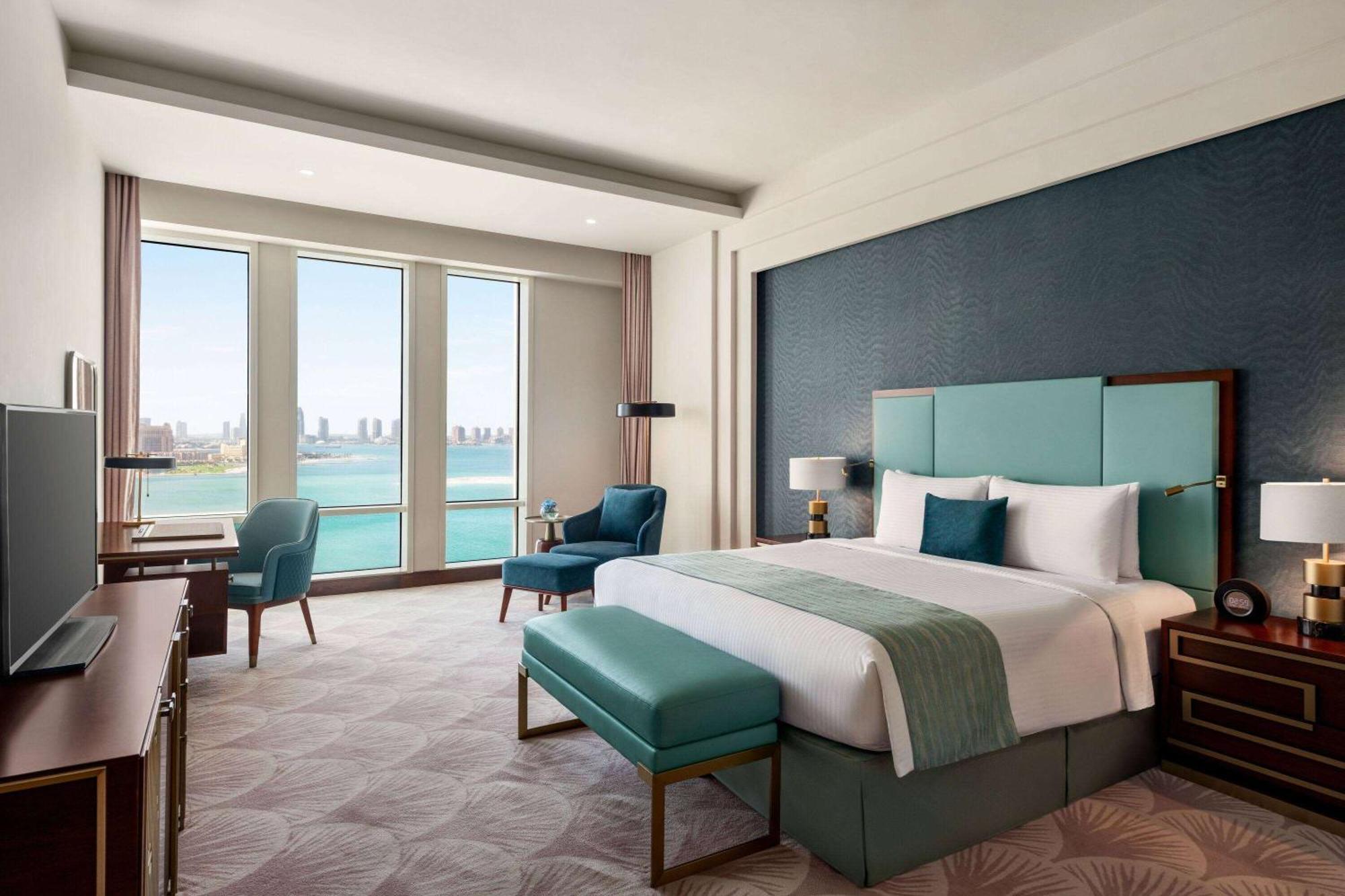 Wyndham Grand West Bay Hotel