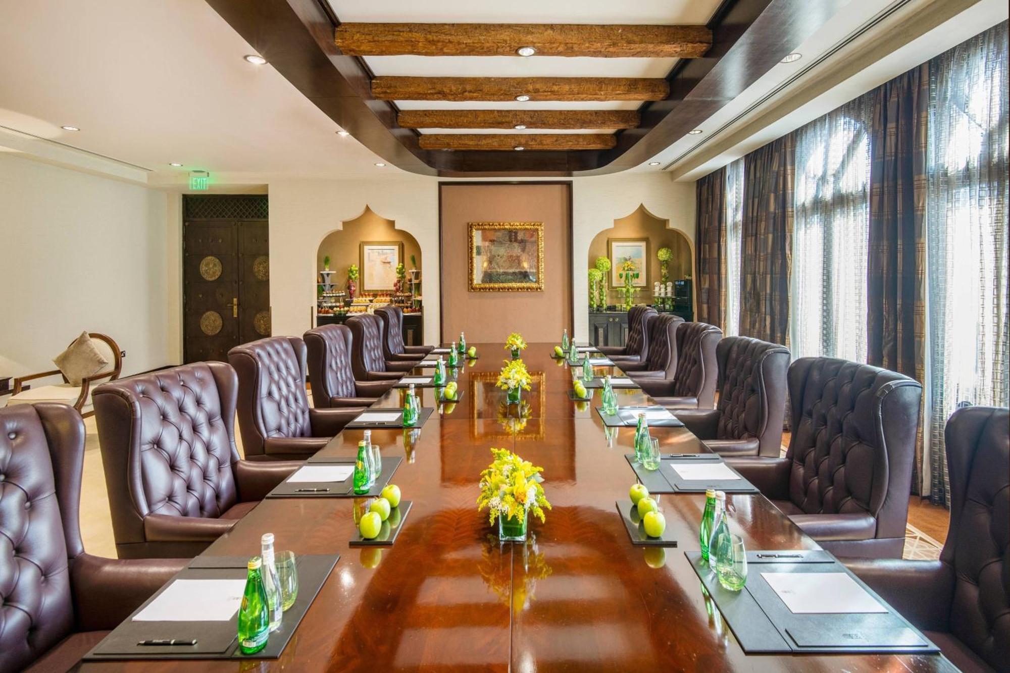 Sharq Village & Spa, A Ritz-carlton Resort 5*
