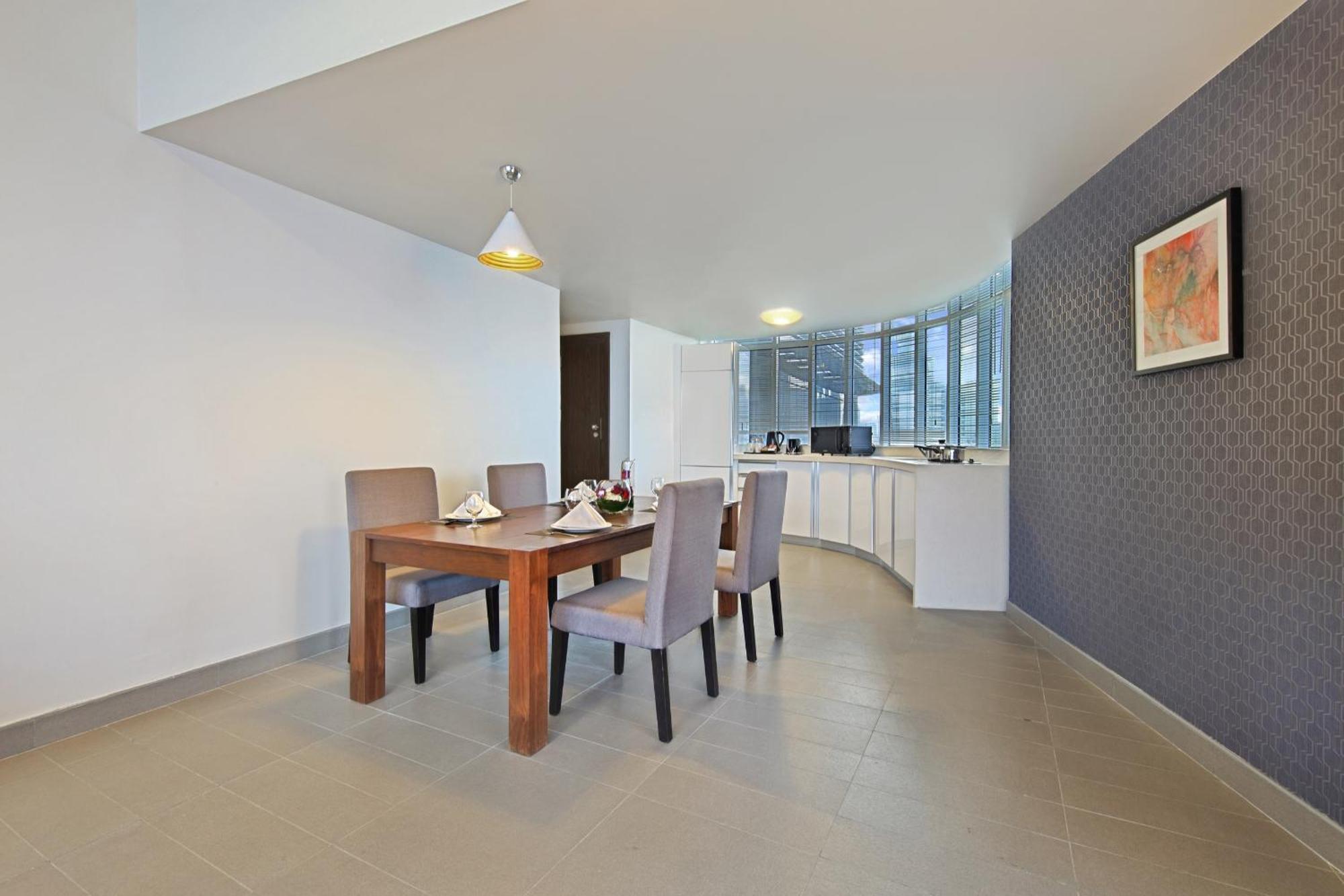 White Square Curve & Hotel 4*