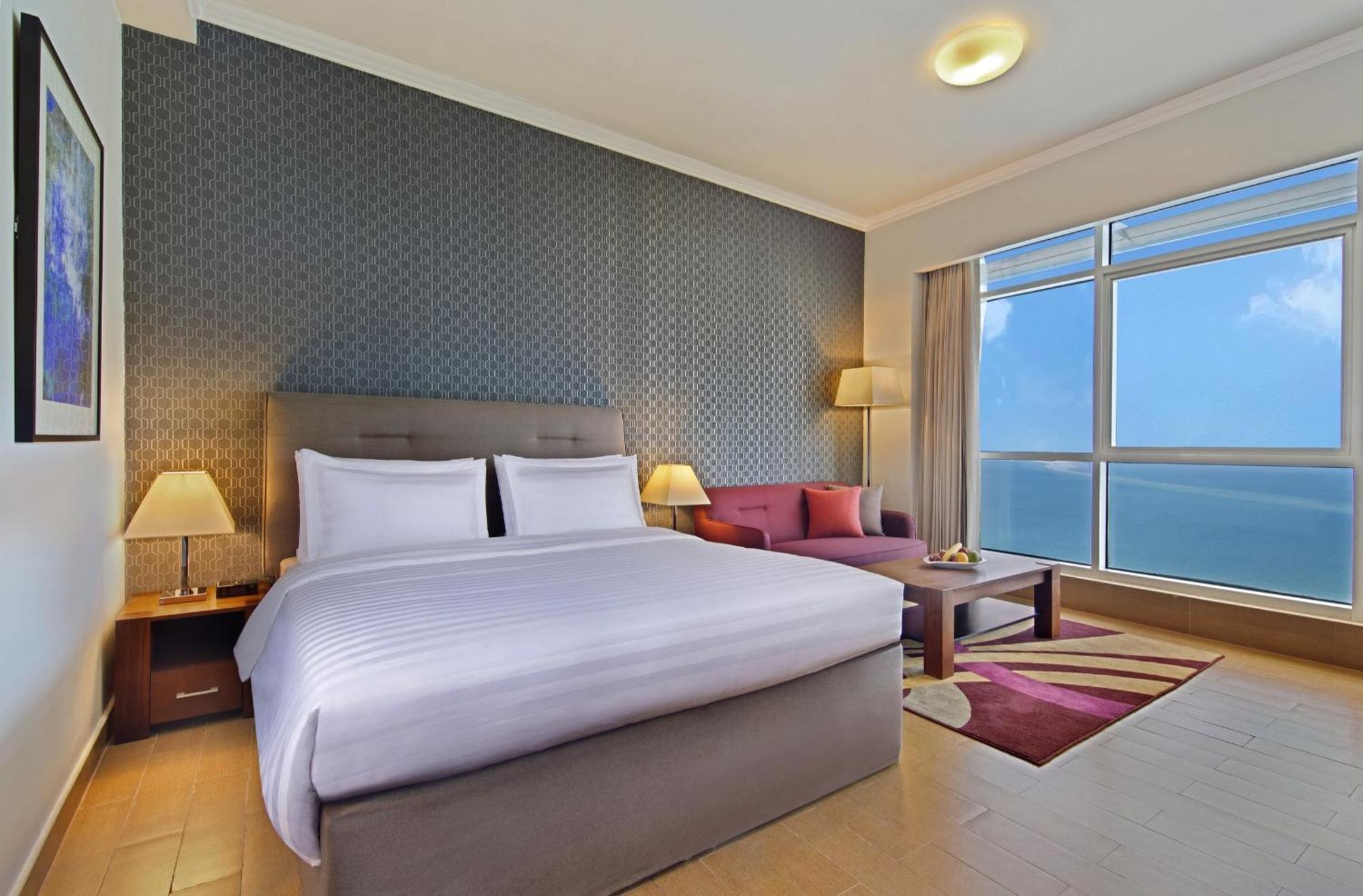 White Square Curve & 4* Doha