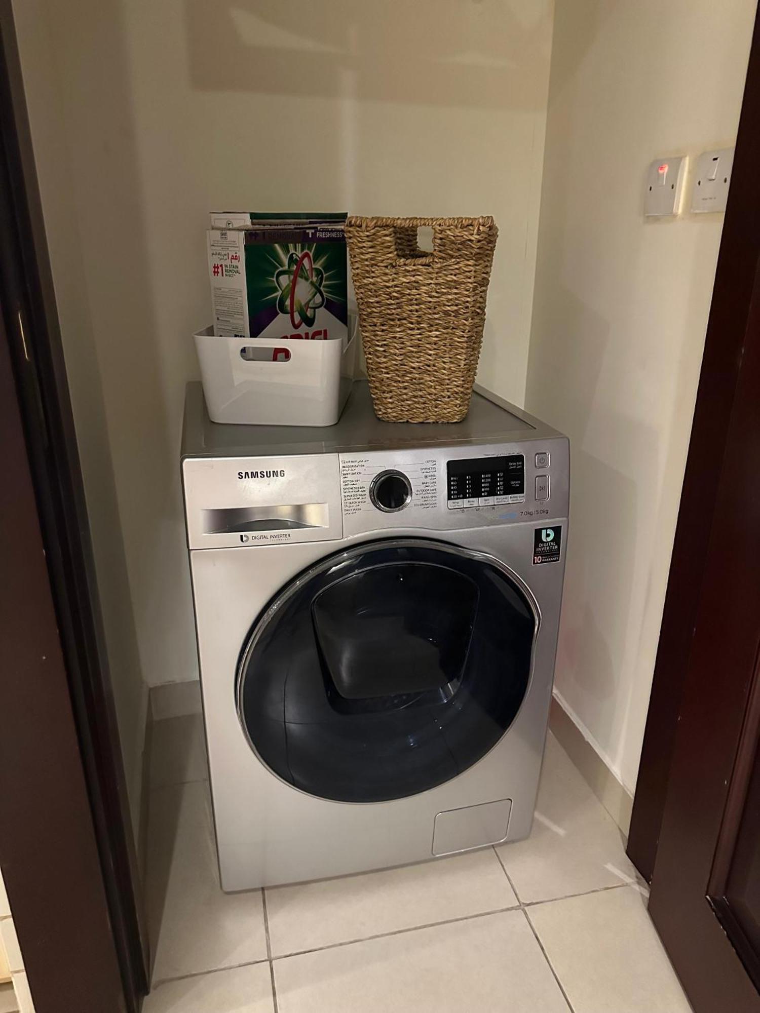 Spacious 2bhk With Balcony & Sea View *