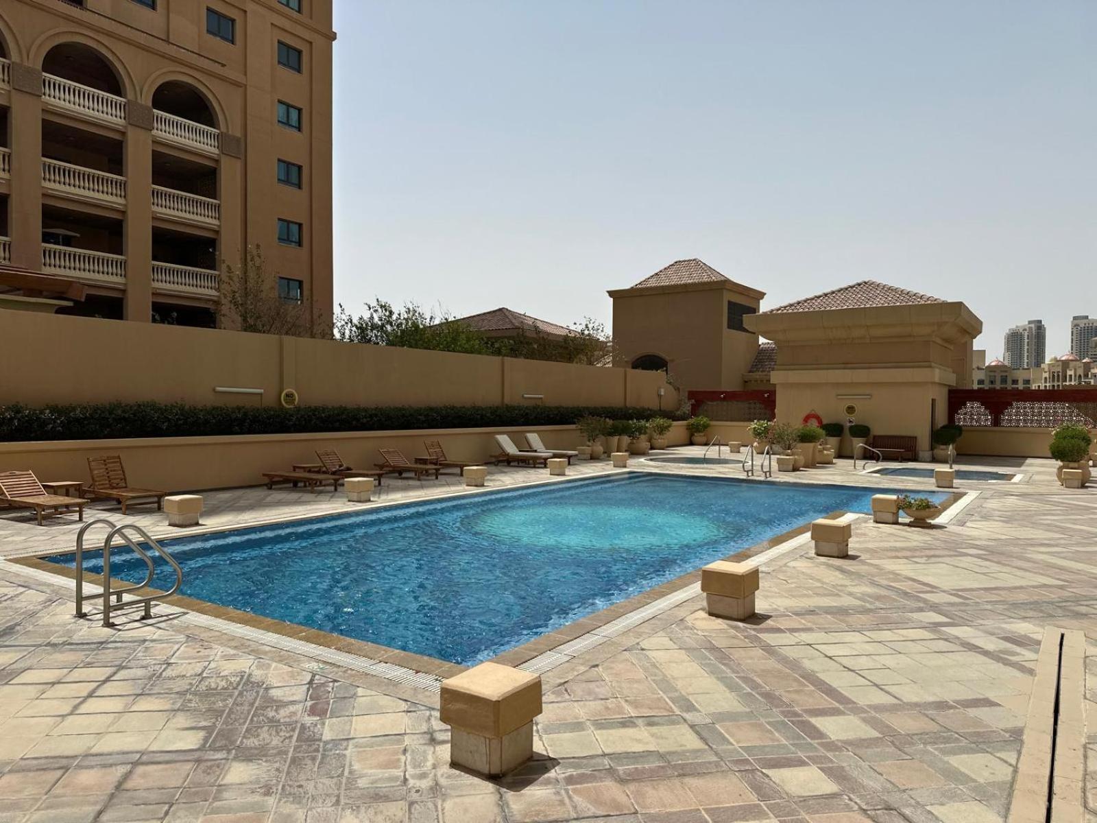 Apartment Spacious 2bhk With Balcony & Sea View *