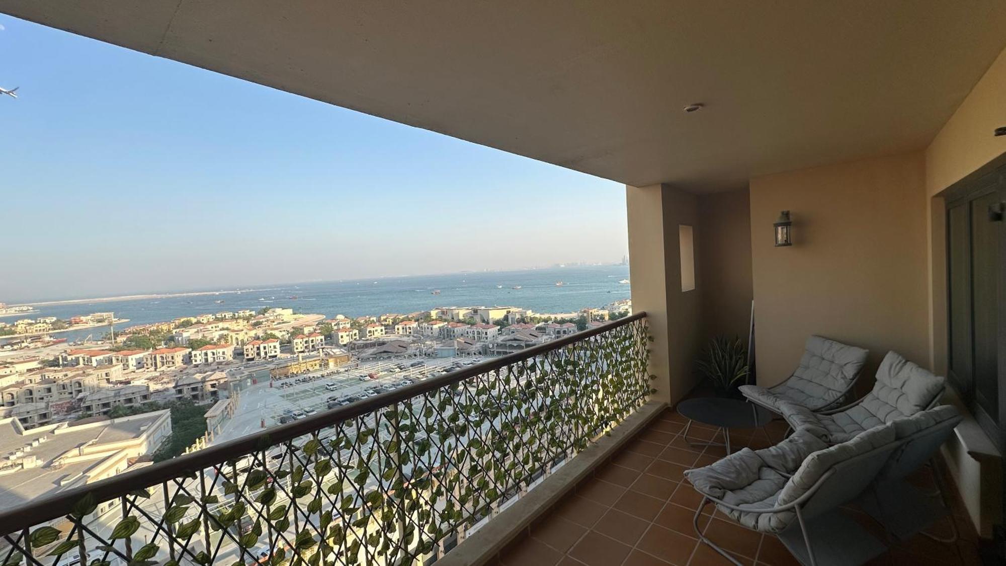 Spacious 2bhk With Balcony & Sea View Căn hộ