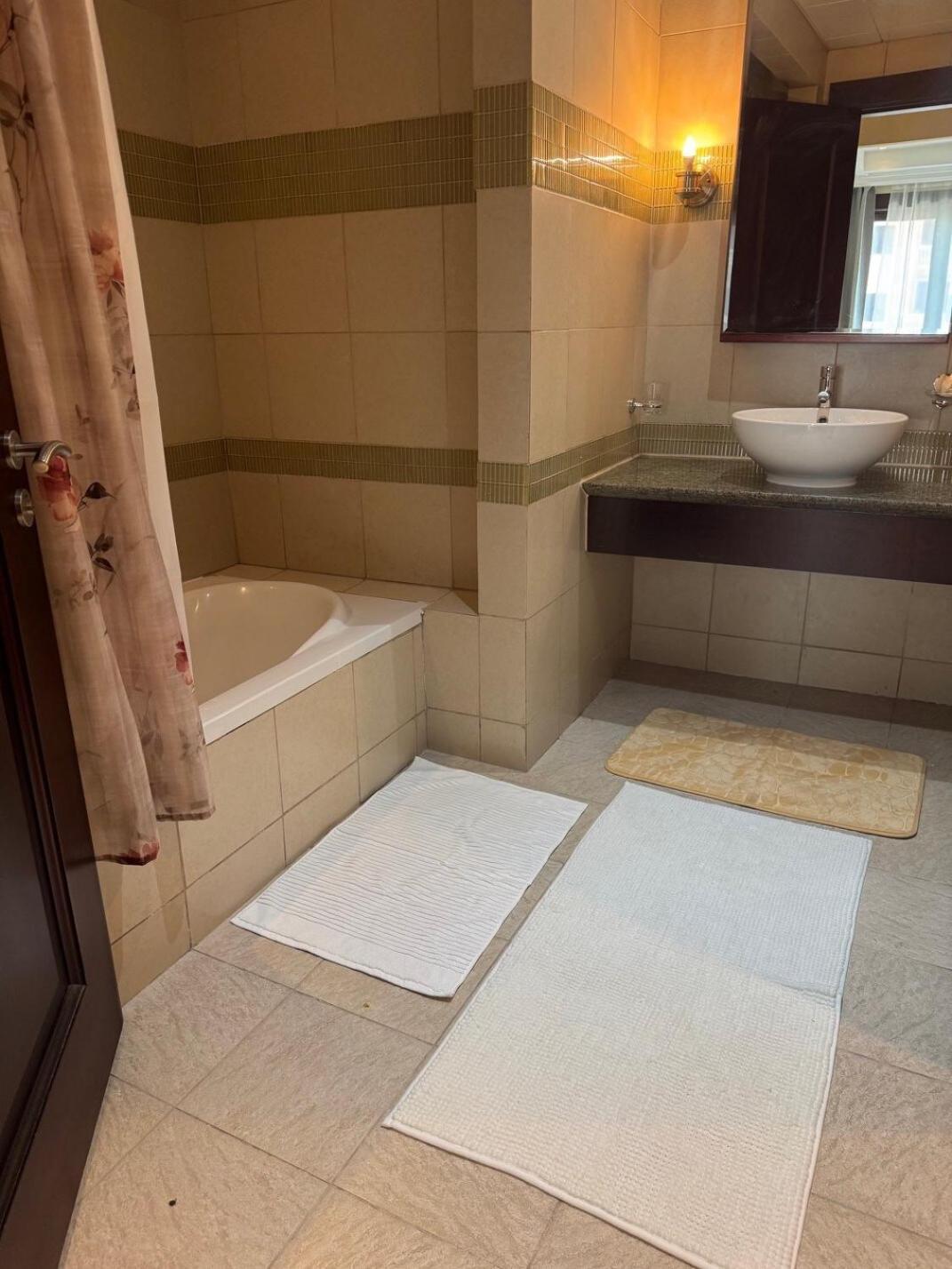 Stylish 1br Pearl Apt- Prime Marina Location * Doha