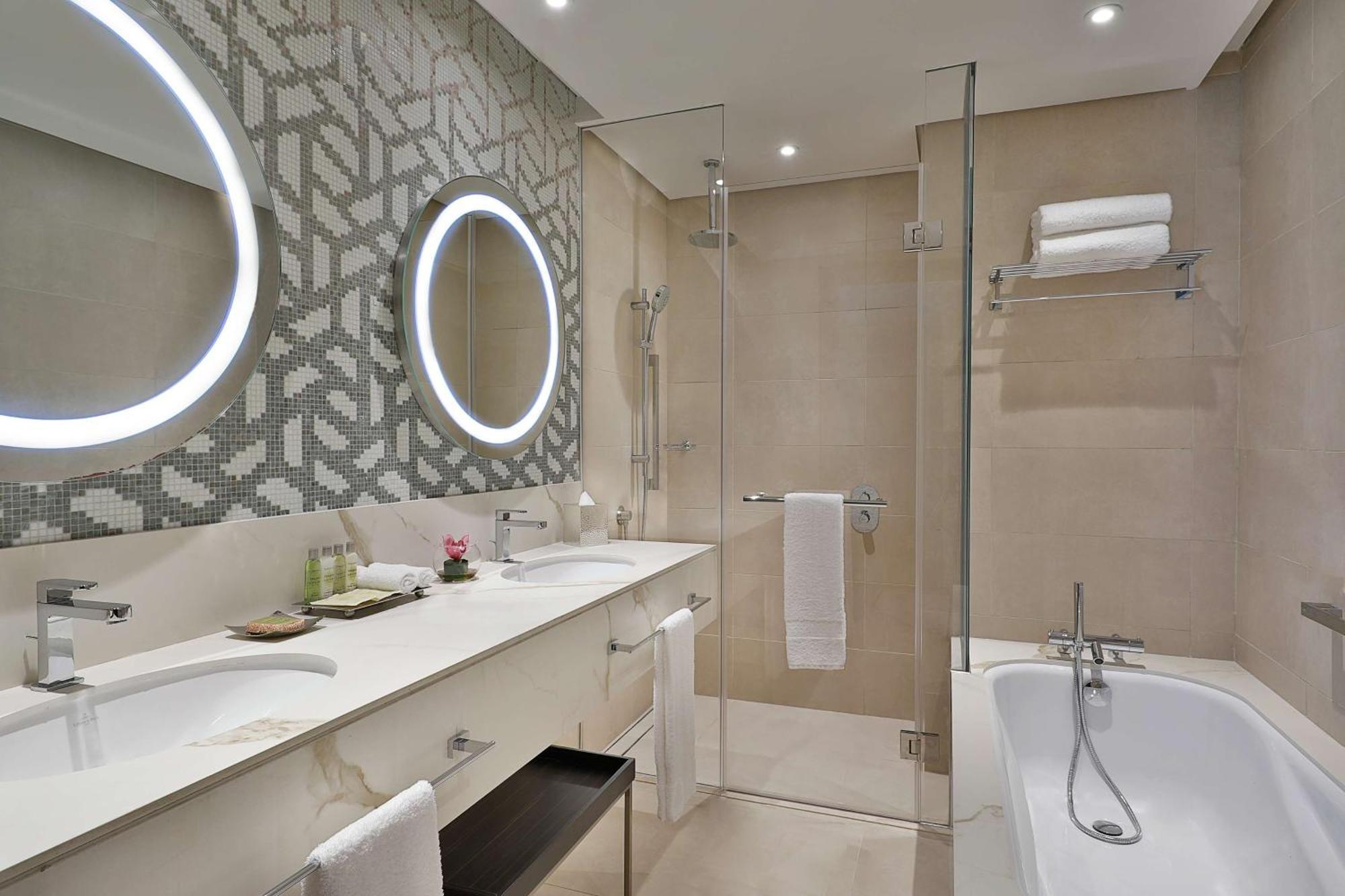 Hilton The Pearl Resort 5*