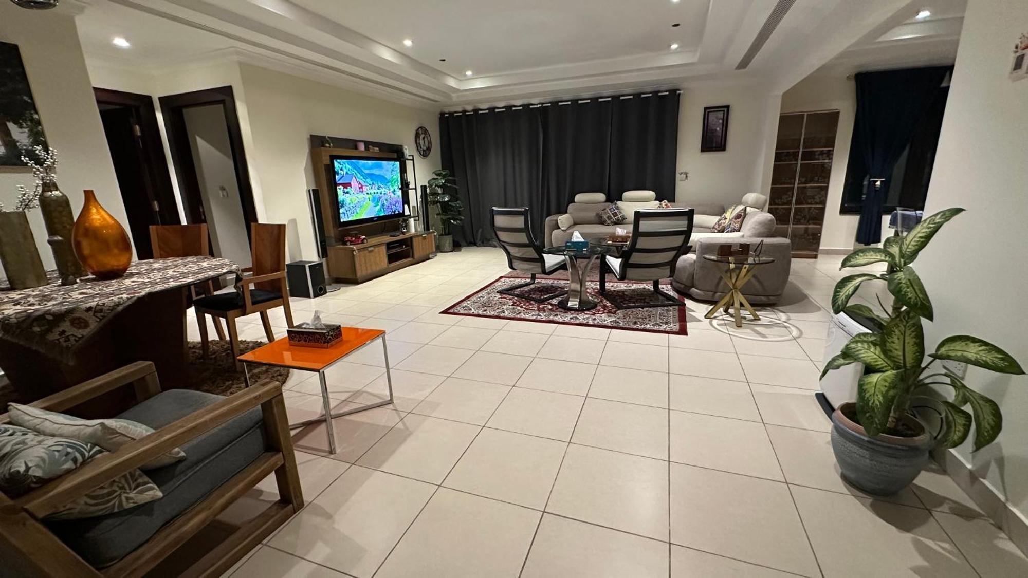 Căn hộ Spacious 2bhk With Balcony & Sea View