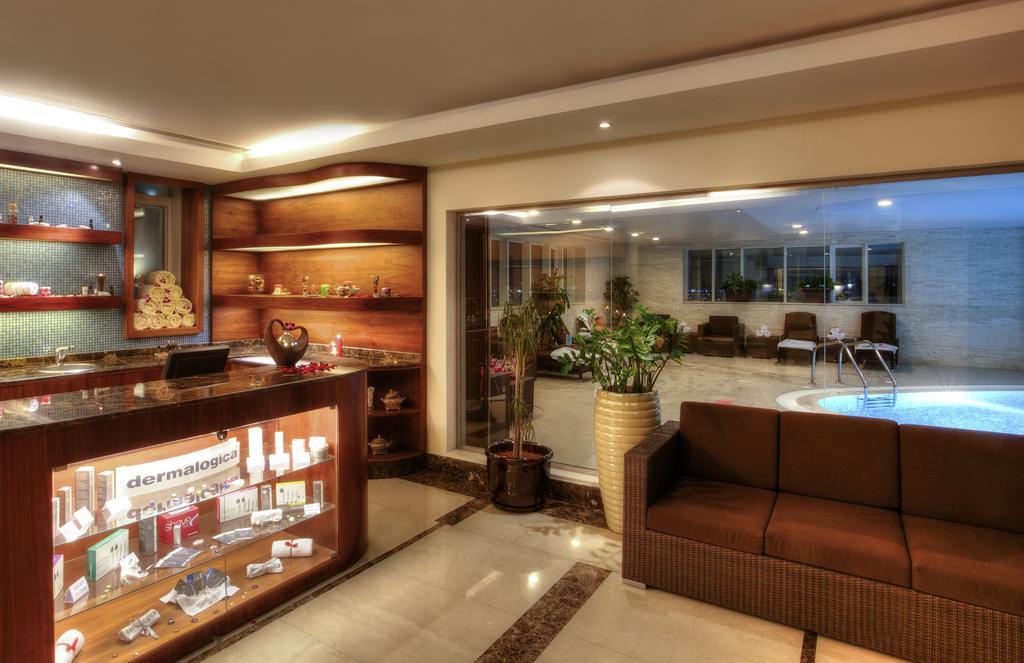 Aparthotel Mathema Premium