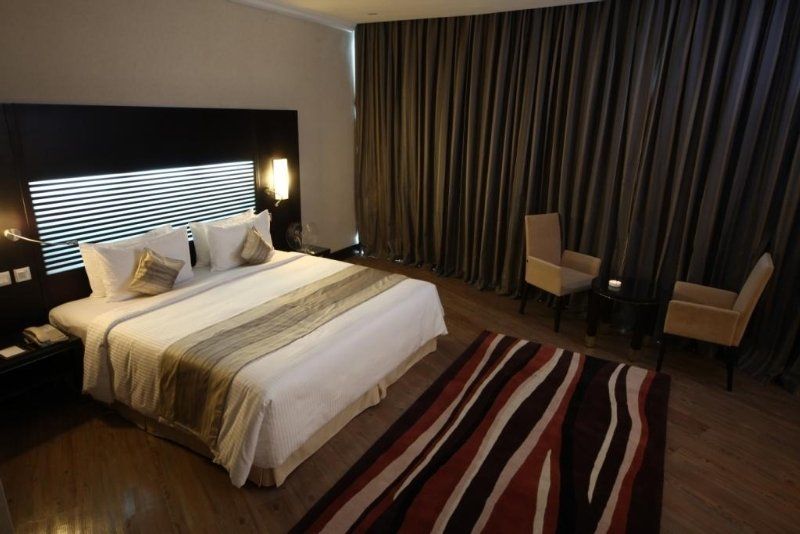 Aparthotel & Centre 4*