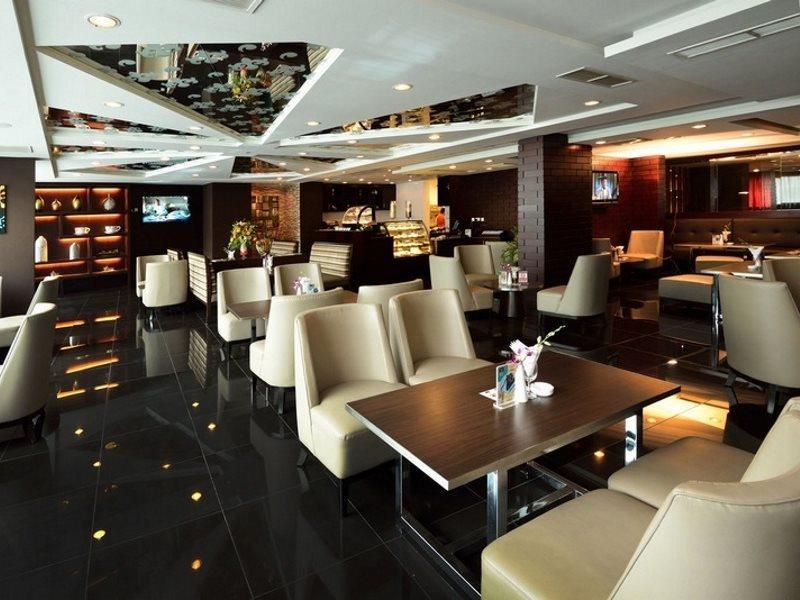 & Centre Aparthotel Doha