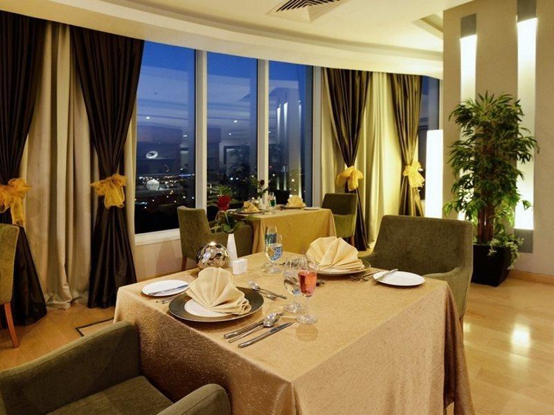 & Centre Aparthotel Doha