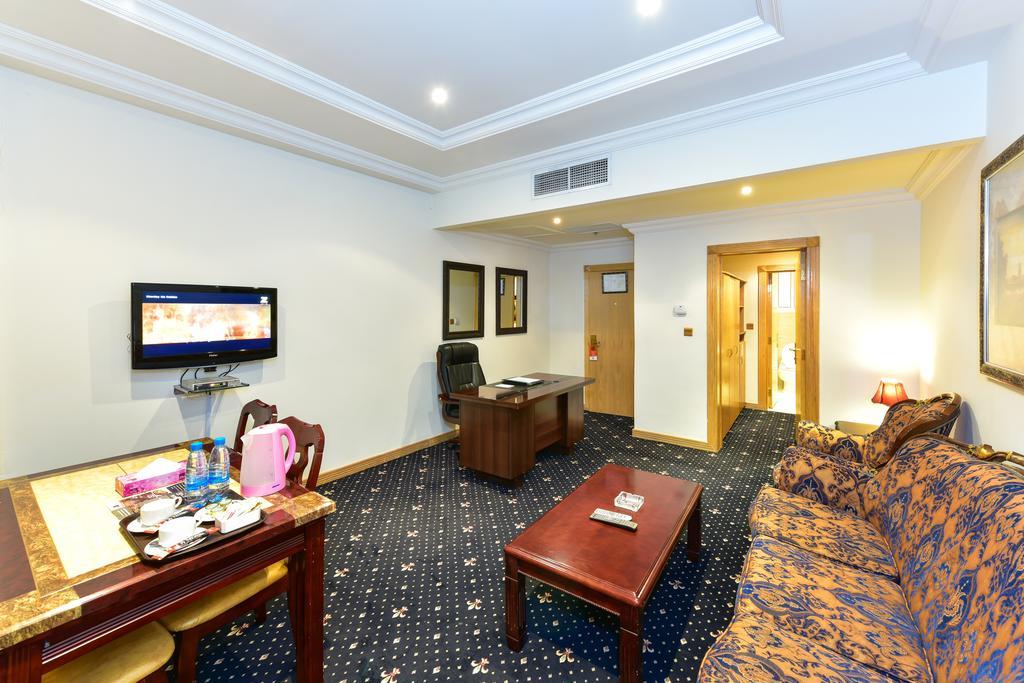 Cayam Hotel